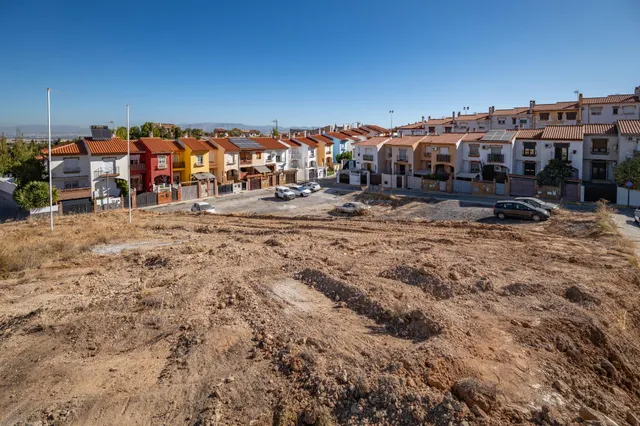 OPORTUNIDAD: SOLAR RESIDENCIAL EN EL CINTURÓN METROPOLITANO DE GRANADA, EN OTURA — 29