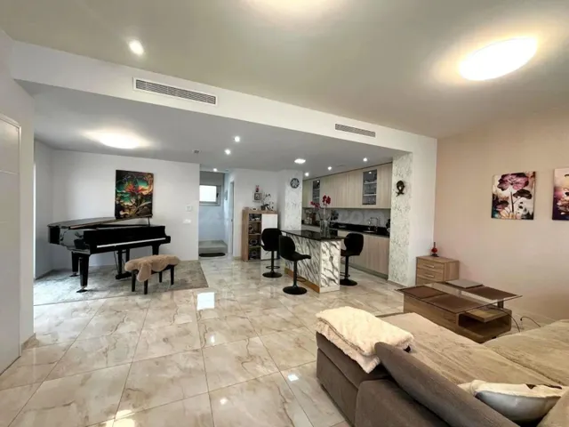 VILLA DE LUJO MODERNA CON PISCINA PRIVADA Y VISTAS A LA LAGU - foto 4