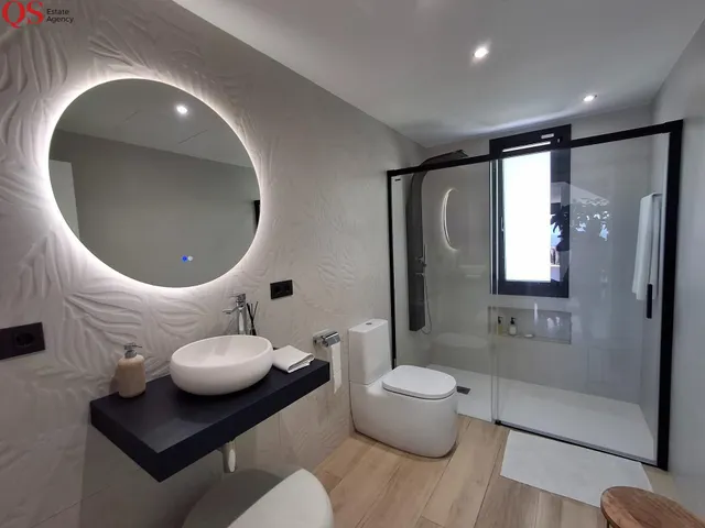 Villa contemporánea con piscina y vistas panorámicas al mar en Cunit — 43