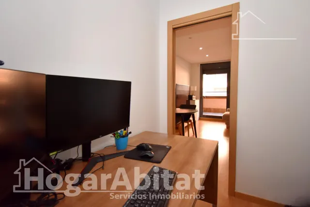 Seminuevo con piscina, garaje, trastero y terraza cerca del mar — 26