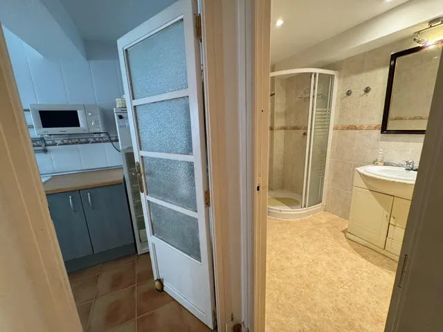 Estupendo piso de 3 habitaciones, con terraza, semi reformado. Zona Marxalenes - General Avilés — 17