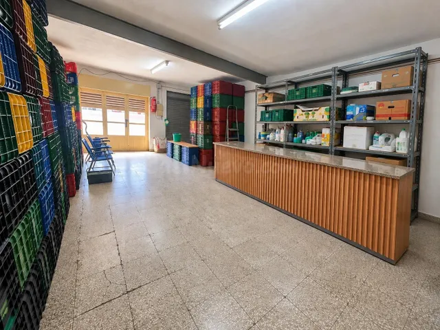 ¡Local en El Toscar con patio, vado y posibilidad de hacer v - foto 4