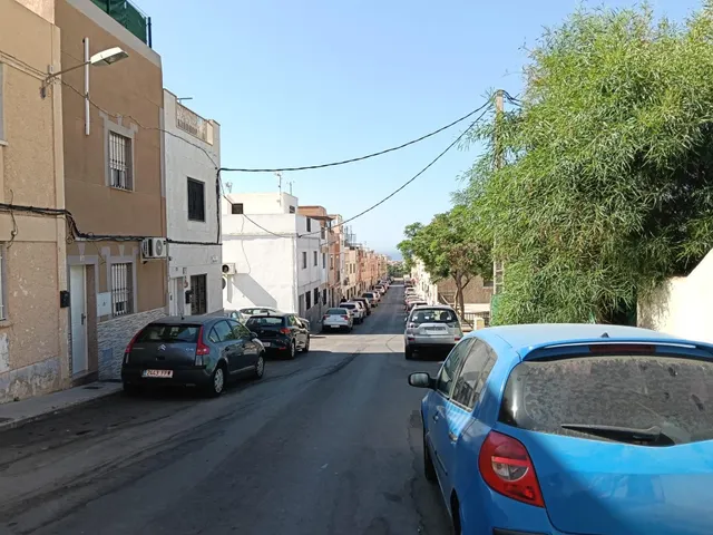 Oportunidad Única en Almería: Adosado a Reformar en Piedras  - foto 2