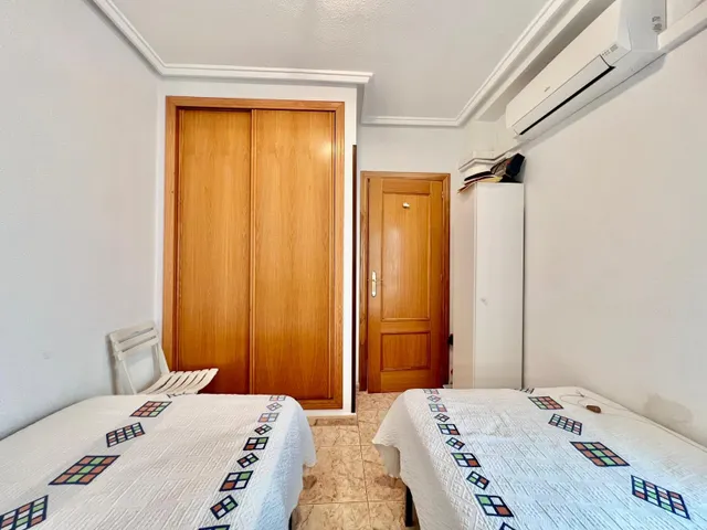 IMPECABLE VIVIENDA DE 2 habitaciones + PARKING EN PLENA AVENIDA DE LAS HABANERAS, A TAN SOLO 450m DE LA PLAYA — 40