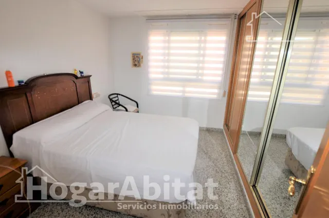 Luminoso piso esquinero con dos balcones y dos plazas de garaje incluidas — 9
