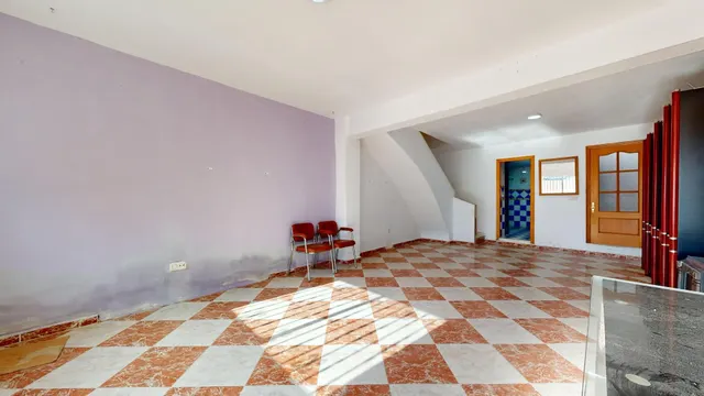 En el Raval, cullera una casa reformada y para entrar a vivir. — 4