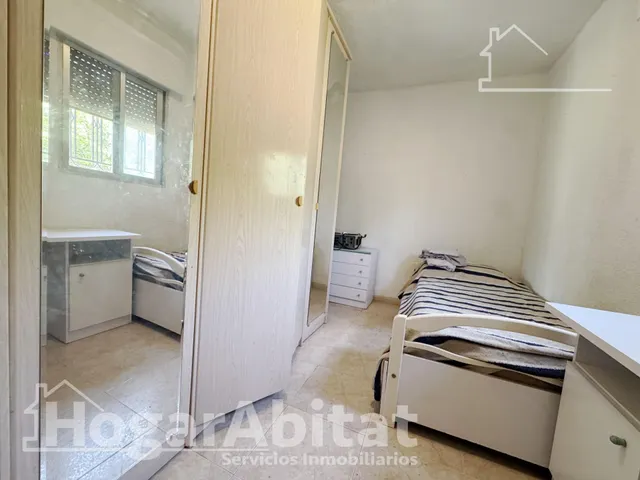 Chalet en residencial con  garaje y terraza, todo amueblado — 18