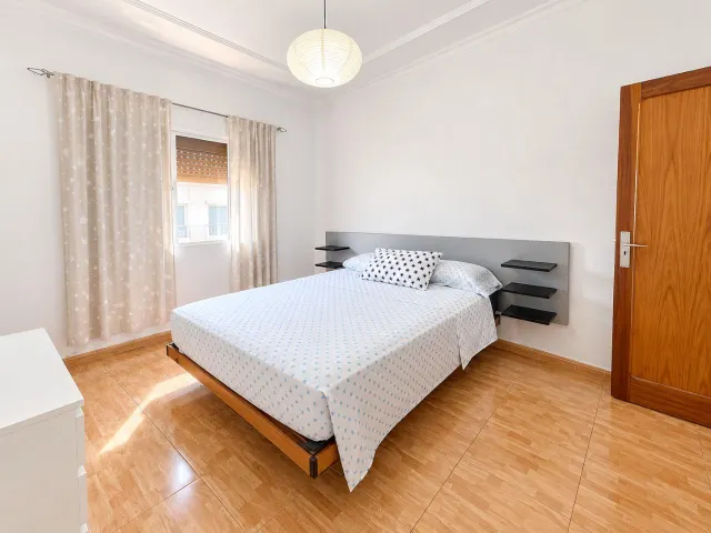 Vivienda de cuatro dormitorios con balcón en Arucas - Santidad — 3