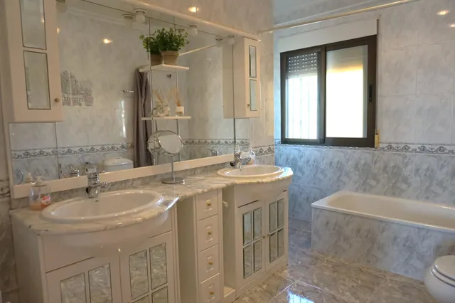OPORTUNIDAD CHALET URBANO CON PISCINA EN LA GALIA — 31