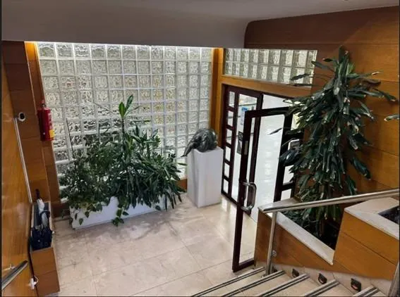 SE VENDE O ALQUILA OFICINA EN PLENO ENSANCHE DE 9 DESPACHOS 