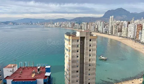 Espectacular piso reformado con diseño y calidad,  con vistas impresionantes al mar y Benidorm.