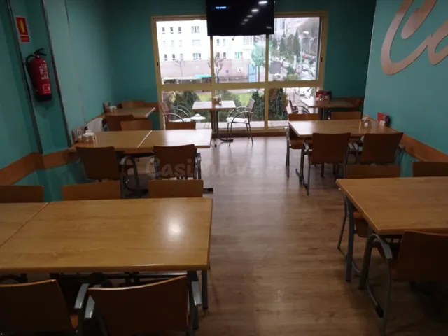 LOCAL EN PLENO FUNCIONAMIENTO CON LICENCIA DE RESTAURANTE EN - foto 2