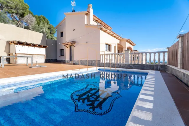 Increíble casa independiente en Roda de Berà con vistas al m