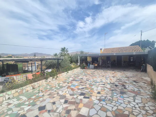 ¡Finca con vivienda y terreno urbano en Villajoyosa, a 10 mi