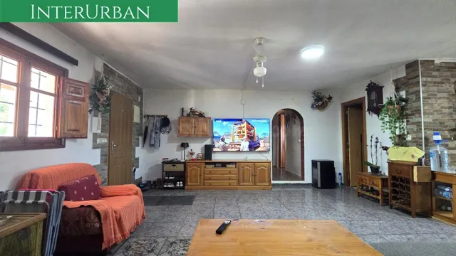 INTERURBAN S.L. vende Chalet independiente con piscina y gra - foto 5