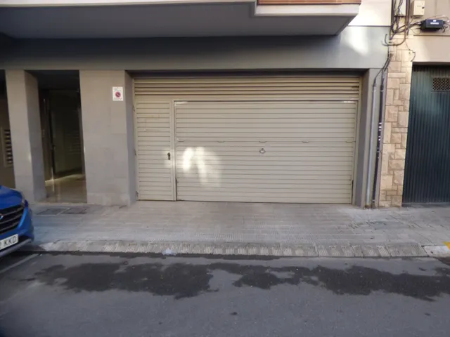 PARKING PARA COCHE ZONA HOSPITAL — 6