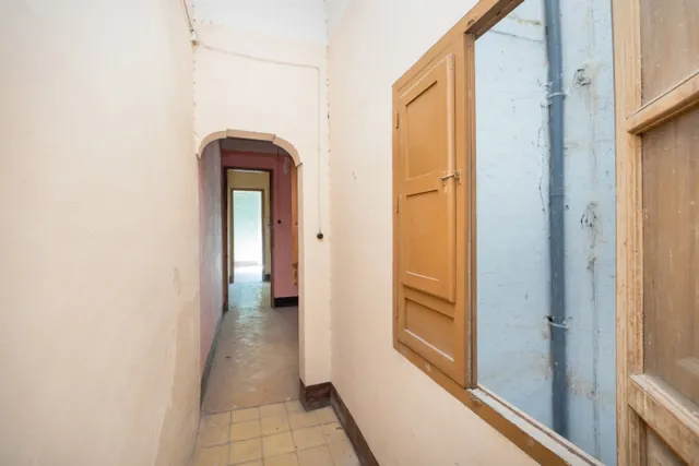 A LA VENTA EDIFICIO EN PLAZA BIB-RAMBLA — 31