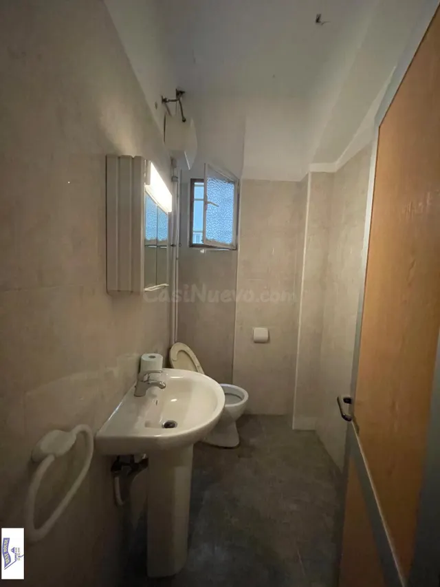 LOCAL ESQUINERO CON POSIBILIDAD DE CONVERSIÓN A VIVIENDA — 4