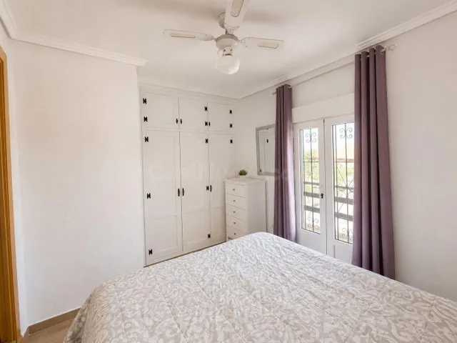 CASA ADOSADA DE 2 DORMITORIOS ORIENTADA AL SUR CON JARDÍN Y PISCINA PRIVADOS | TORREVIEJA — 12