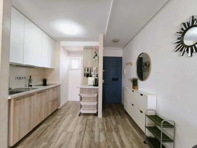Apartamento reformado con piscina comunitaria, Alicante, Torrevieja. 3 habitaciones | 60 m2 | A 300 metros del mar — 9