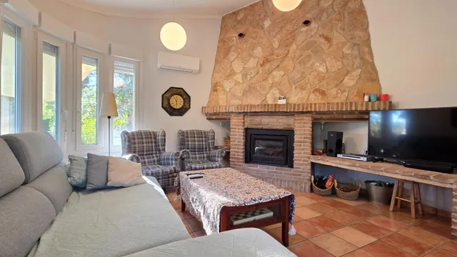 Chalet con piscina en Eurovillas — 37