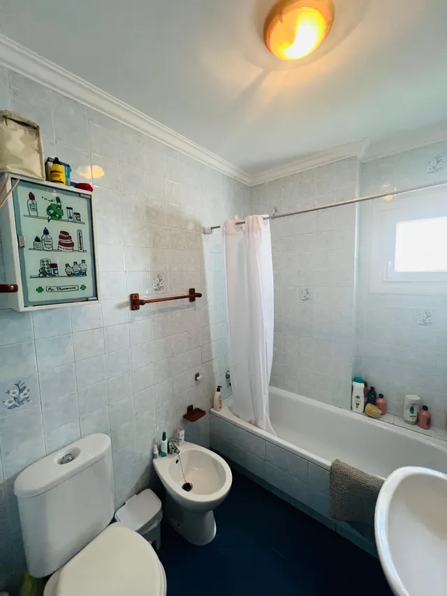 PAREADO EN VENTA EN LA COLINA A UN PASO DE LA PLAYA. — 32