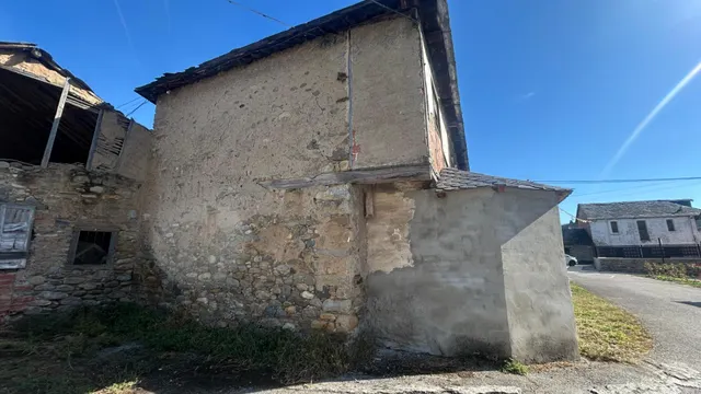 Amplia Casa de Piedra en Dehesas - Oportunidad Única por 29.000 € — 10