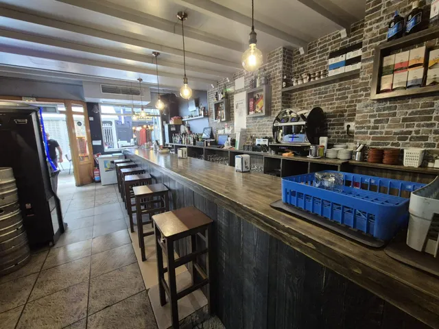 LOCAL COMERCIAL CON SALIDA DE HUMOS Y ALTA RENTABILIDAD — 7