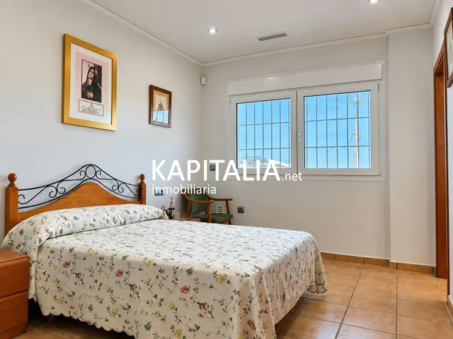 Chalet en VENTA en San Cristóbal, Alberic, con piscina privada cubierta, jardín y parcela de más de 1.000 m2 — 28