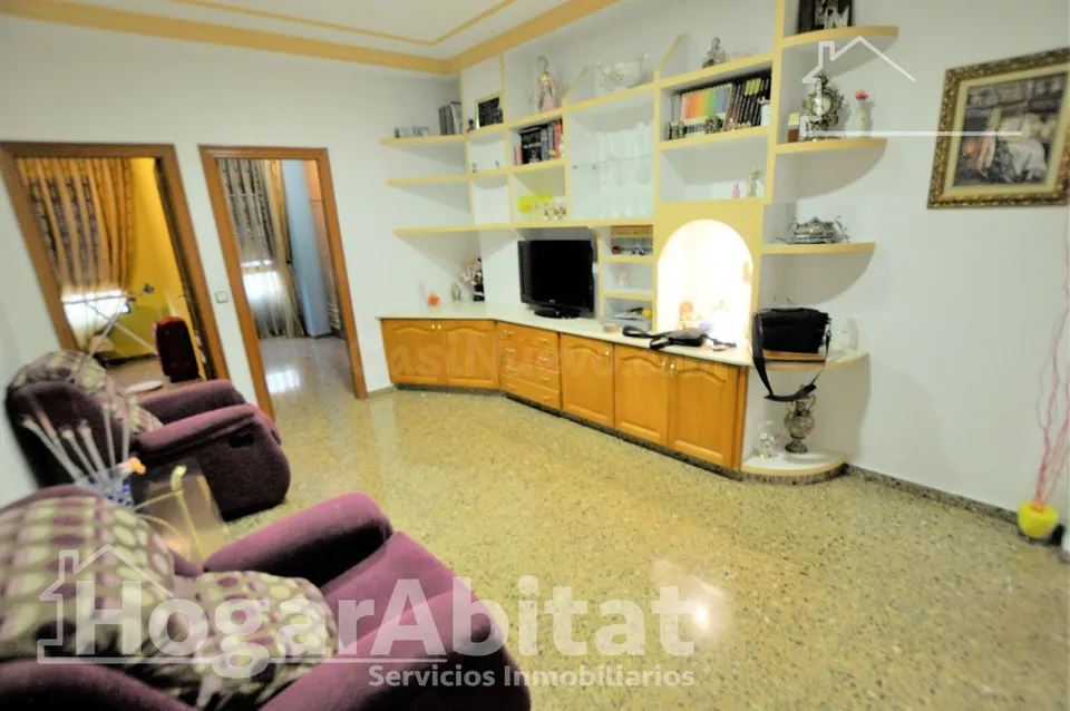 Casa amplia y luminosa con tres terrazas y gran garaje, en el centro
