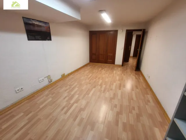 OFICINA EN ALQUILER EN ZONA DE LA MARINA — 18