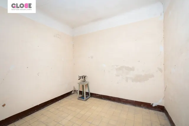 A LA VENTA EDIFICIO EN PLAZA BIB-RAMBLA — 25