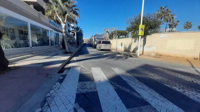 se vende restaurante, equipado a 50 de la playa. Terraza cerrada. — 22