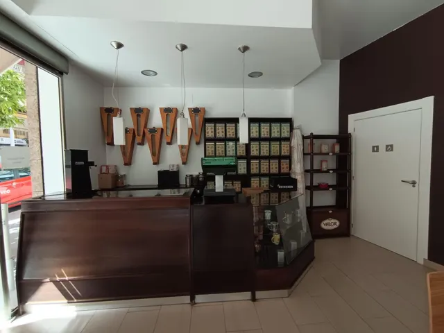 Local en Reina Victoria — 10