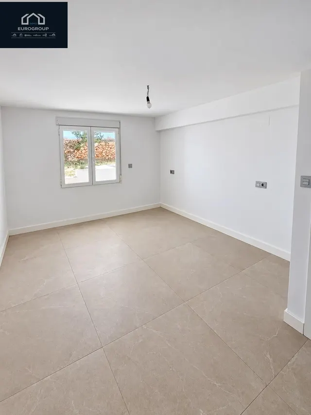 Impresionante chalet en perfecto estado, con 5 dormitorios y 3 baños, piscina privada y garaje con una parcela de 800m en el albir — 11