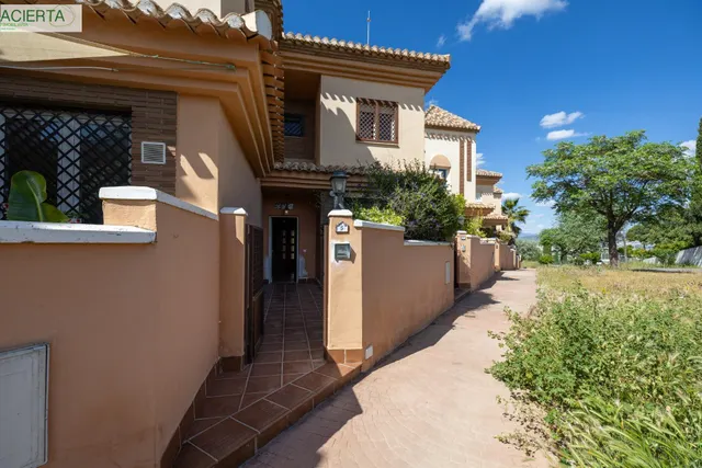 Ponemos a la venta esta preciosa casa en Urbanizacion cerrad