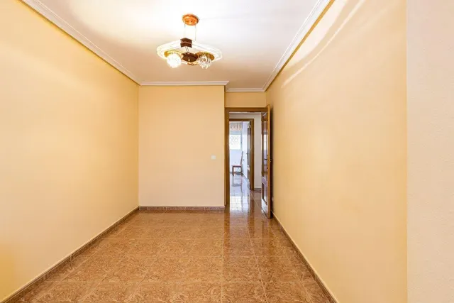 Piso de 3 dormitorios con garaje incluido en el Infante, Murcia — 9