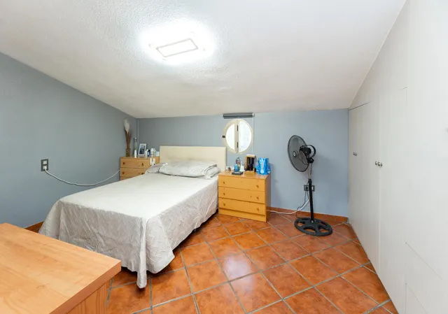 SE VENDE BONITA CASA ADOSADA DE 4 DORMITORIOS CON PISCINA PRIVADA, GARAJE Y GIMNASIO — 25