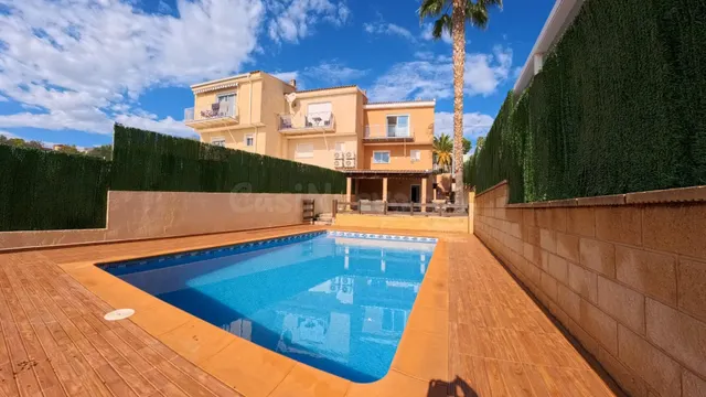 Adosado de esquina con 3 dormitiorios, piscina propia y vist - foto 3