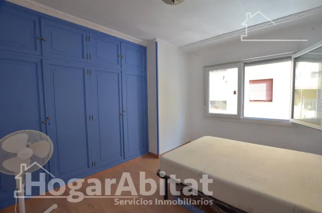 ¡Alicante centro! amplio, bonito y esquinero con balcón — 21