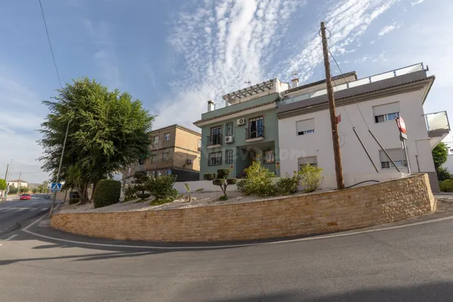 Casa independiente a 5 minutos de Granada en buen estado para entrar a vivir — 3