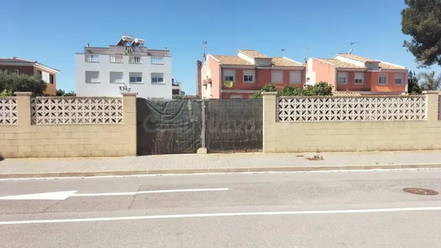 VENTA EN EXCLUSIVA PARCELA URBANA EN PRIMERA LINEA DE PLAYA - foto 2