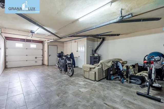 Amplia casa de 182 m2 con patio, gran sótano y a menos de 5 minutos del metro — 29
