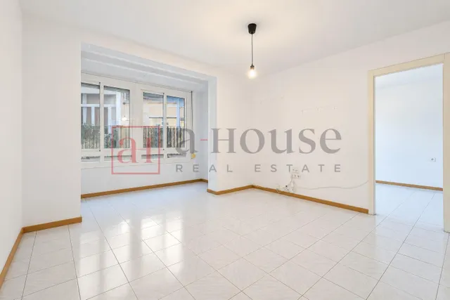 PISO ALTO Y LUMINOSO PARA REFORMAR CON DOBLE ORIENTACIÓN EN LA NOVA ESQUERRA DE L'EIXAMPLE — 14