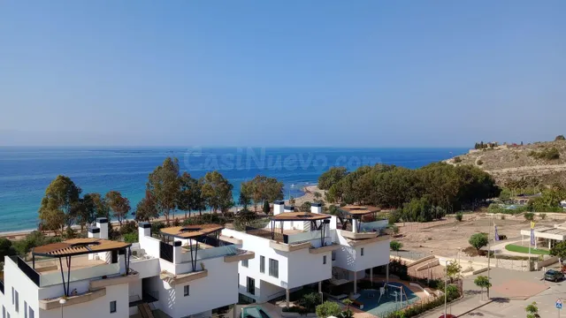 Espectacular Ático Dúplex de obra nueva en 1 Linea de playa  - foto 2