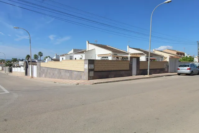 Chalet independiente con piscina privada, jardín y garaje en El Chaparral, Torrevieja — 35