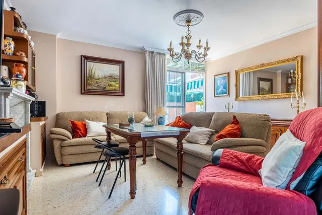 Chalet con encanto en Parque Este: Amplio patio, garaje dire