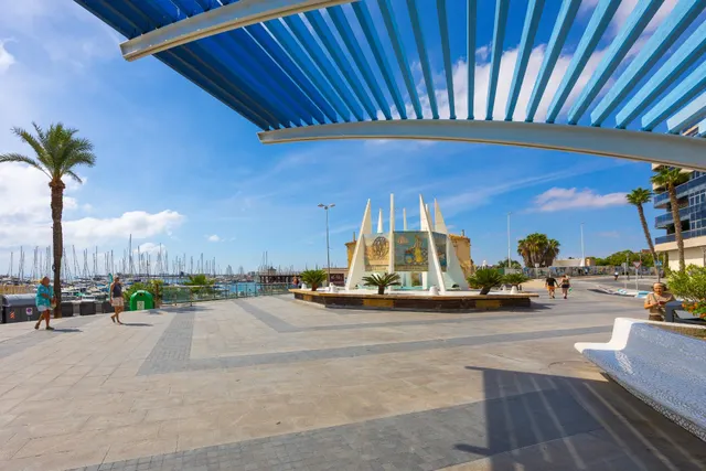 Apartamento de 2 dormitorios y 1 baño en el centro de Torrevieja — 23
