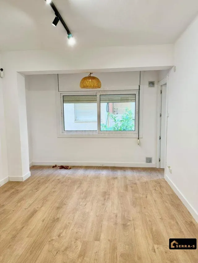 APARTAMENTO REFORMADO CON BALCÓN Y A TAN SOLO 3 MINUTOS ANDA - foto 3