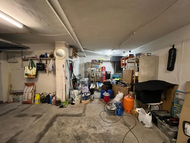 Amplia plaza de garaje de 33 m2 a solo 150 metros del mar — 4